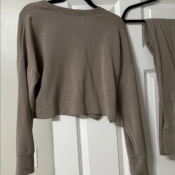 Brown Lounge Set - Picture 3 of 4